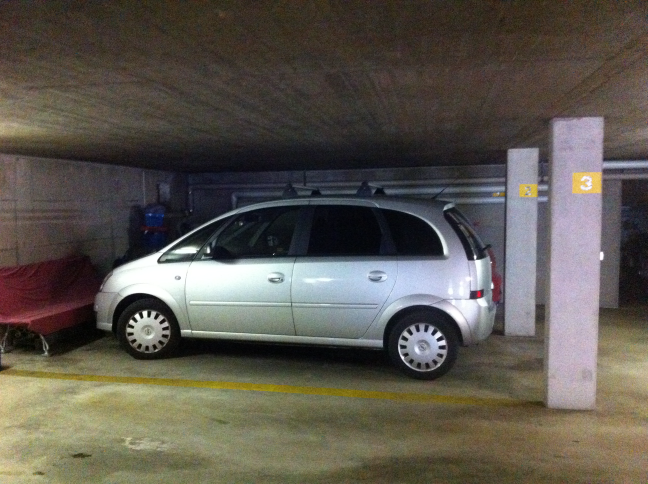 Royal Mirror Oftringen — parking
